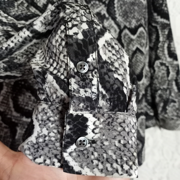 100% Silk Joie Snake Python Print Blouse S Black White Long Sleeve Button Top - Picture 5 of 5